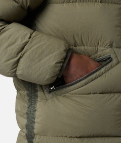 Blouson piumino con cappuccio sottoposto a trattamento antigoccia