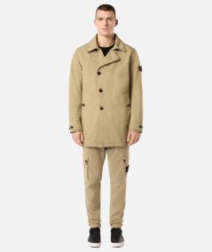 Trench coat corto sottoposto a trattamento antigoccia