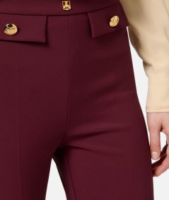 Pantalone dritto in crêpe stretch con rivetto logo