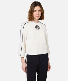 Maglia cropped in viscosa con patch logo