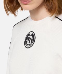 Maglia cropped in viscosa con patch logo