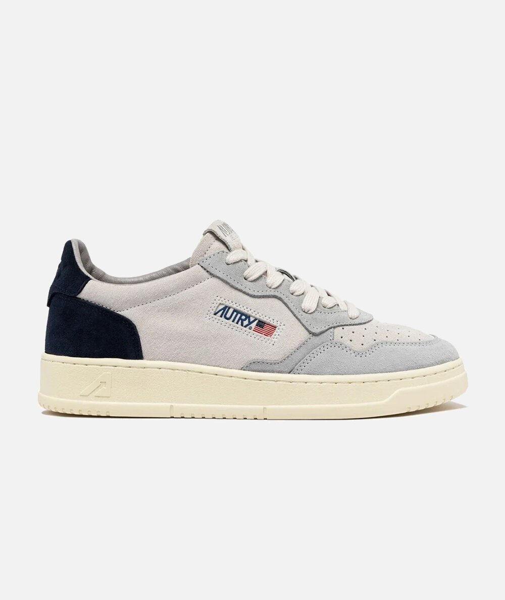 Sneakers medalist low in suede