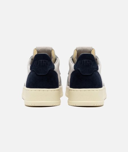 Sneakers medalist low in suede