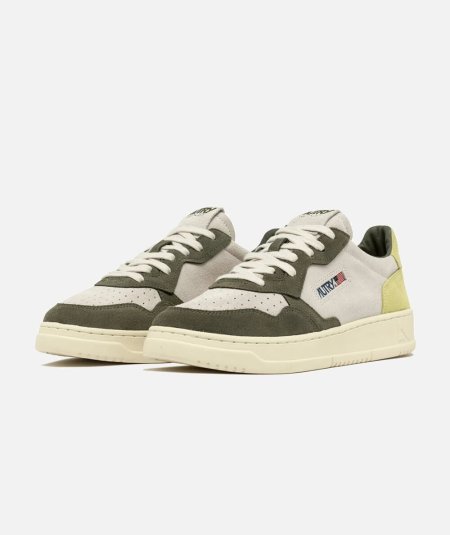 Sneakers medalist low in suede